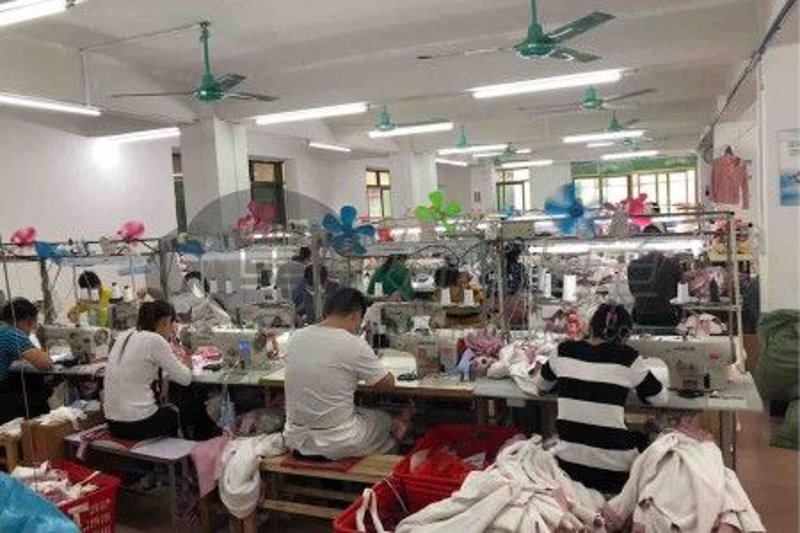 连衣裙批发：如何在众多商家中脱颖而出